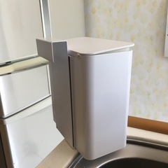 小さいゴミ箱の画像