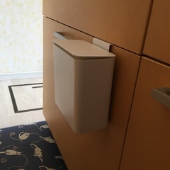 小さいゴミ箱の画像