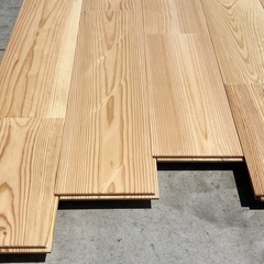 【DIYグレード大特価】信州赤松無垢フローリング無塗装品 1820×15×114(mm) 8枚入！在庫40ケースほどありますので複数の方へ販売できます。の画像