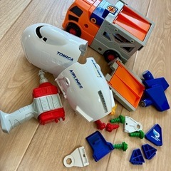 くみかえアクション!キャリアカー&カーゴジェットセット タカラトミーの画像