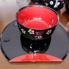 大きめの御椀　お盆付き　５個セットの画像