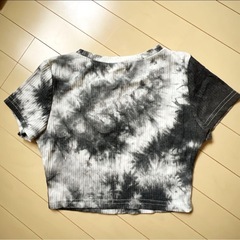 【SHEIN】Mサイズ クロップシャツ 絞り染め リブニット クロップシャツの画像