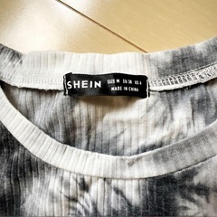 【SHEIN】Mサイズ クロップシャツ 絞り染め リブニット クロップシャツの画像