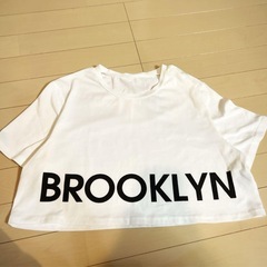 SHEIN クロップドTシャツ Mサイズ ホワイト カットソー 半袖の画像