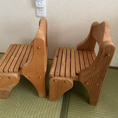 子供用☆木の椅子2つ　お話中の画像
