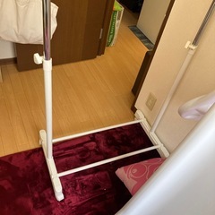 ハンガーラックの画像