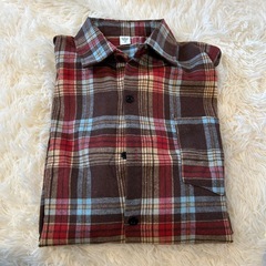 カーテン　半袖Tシャツ　の画像
