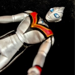 ウルトラマンフィギュア イーヴィルティガ　ミニソフビのおまけ付き　円谷ブロの画像