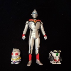 ウルトラマンフィギュア イーヴィルティガ　ミニソフビのおまけ付き...
