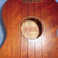 (交渉中)　中古美品ウクレレ　MAHALO（マハロ）UK-220　の画像