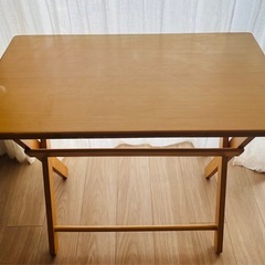 特価 折りたたみ式の便利デスク&チェアセットの画像