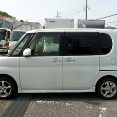 H.24(2012)年 ダイハツ タントカスタム RS パールホワイト  オートマ　ETC　ナビ　AAC　パワステ　パワーウィンドウ　集中ドアロック　ABS　エアバック　キーレス　フルセグTV　Bluetooth　　左電動スライドドア　電動格納ミラー　リアオーバーヘッドコンソール　検付き２年　　17180　の画像