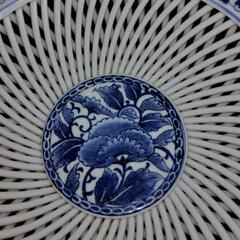 有田焼　編み透かし花がらの画像