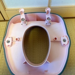①リッチェル ポッティス 補助便座K ピンク 抗菌仕様 グリップ付の画像