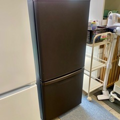 仙台市内トラック荷台渡し無料！ Panasonic  冷蔵庫 ビターブラウン 138L 中古 買取 引取 の画像