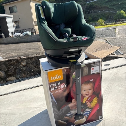購入者が決まりましたので受付終了とさせて頂きます。Joie チャイルドシート360度回転 (箱付き)