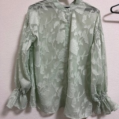 【新品未使用】ブラウスの画像