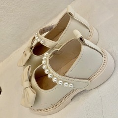 子供用の白い靴【17.5-18cm】の画像