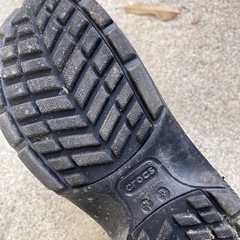 クロックス黒い長靴　の画像