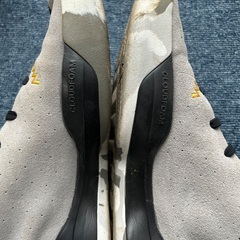 adidasバッシュの画像
