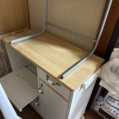 食器棚とクローゼットハンガーセットの画像