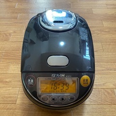 象印 5.5合 圧力IH炊飯器 極め炊き 2018年製NP-ZS...