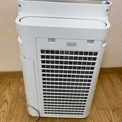 【5/23まで】シャープ 加湿空気清浄機・加湿器 KC-F70-W 【未開封脱臭フィルター付き】の画像