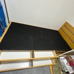 収納たっぷり、引き出し付きシングルベッドの画像