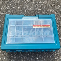マキタ インパクト TD-123D 充電器　電池パック　ケース付