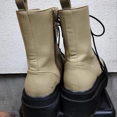 ブーツ　白　ベージュ　ひも　厚底　Sサイズの画像