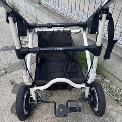 AIRBUGGY for DOG フレームのみ　ペットカート  ホワイトの画像