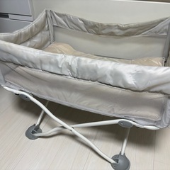 折りたたみ式ベビーベッド