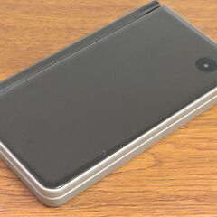 ニンテンドーDSi LL本体 ダークブラウン 本体 電源アダプタ ペン SDカード付きの画像
