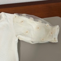 お花のチュール袖ロンパース　mamarakuの画像