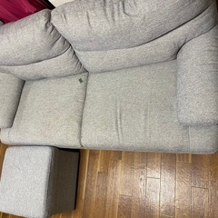 ソファーとオットマン