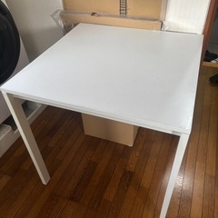 テーブル
