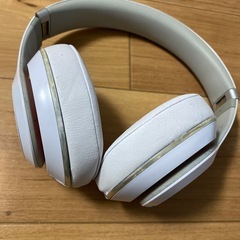 Beats Solo 2 ヘッドホン ホワイトの画像