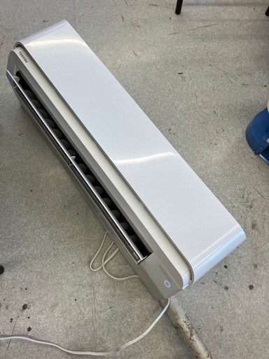 M2504-744 TOSHIBA ルームエアコン RAS-C225P ポンプダウン済み 通電確認済み 配送不可 取付などは行なっておりません 6畳用 クーラーガス残量不明 要清掃 背板あり