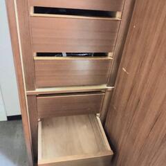 扉つき 木製引き出しタンス たて長細1台 / 天袋収納1台 / 洋服ダンス 引き出し型の画像