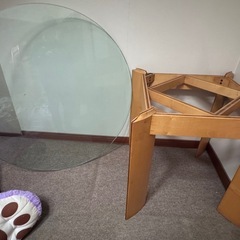 ガラステーブルの画像
