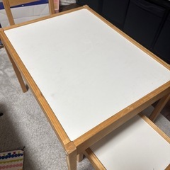 IKEA キッズテーブルとイス