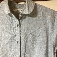 グレー　M 丸襟　earth 綿　長袖　くるみボタンの画像