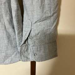 グレー　M 丸襟　earth 綿　長袖　くるみボタンの画像