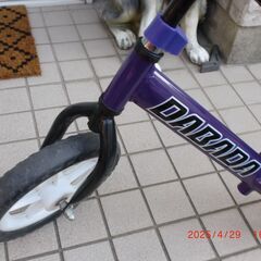 スタンド付き　キックバイクの画像
