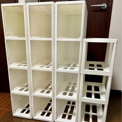 【7日後には捨てます、おまけつき】譲ります　ニトリ　スリムストッカー 収納棚4段、3段※引き出しなし✖️4点セットの画像