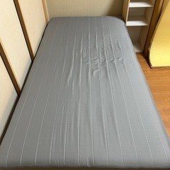 脚付き　シングルベッド