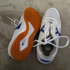 新品スニーカーの画像