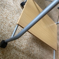 パソコンデスクの画像