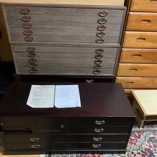 五段総桐無垢箪笥2つ、総桐時代ドレッサー２つ