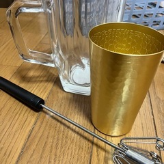 コップ、泡立て器